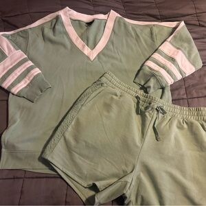 Torrid 1X Green Sweat Shirt with Matching Lace Shorts.